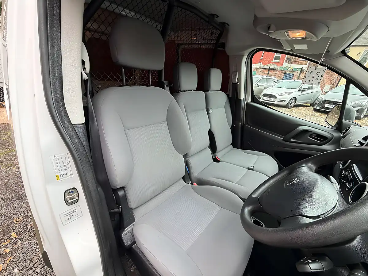 Used 2016 Peugeot Partner 850 Professional White - Interior and Exterior details 12