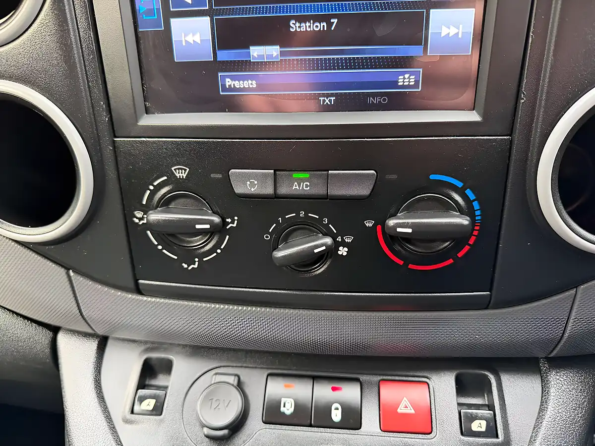 Used 2016 Peugeot Partner 850 Professional White - Interior and Exterior details 17