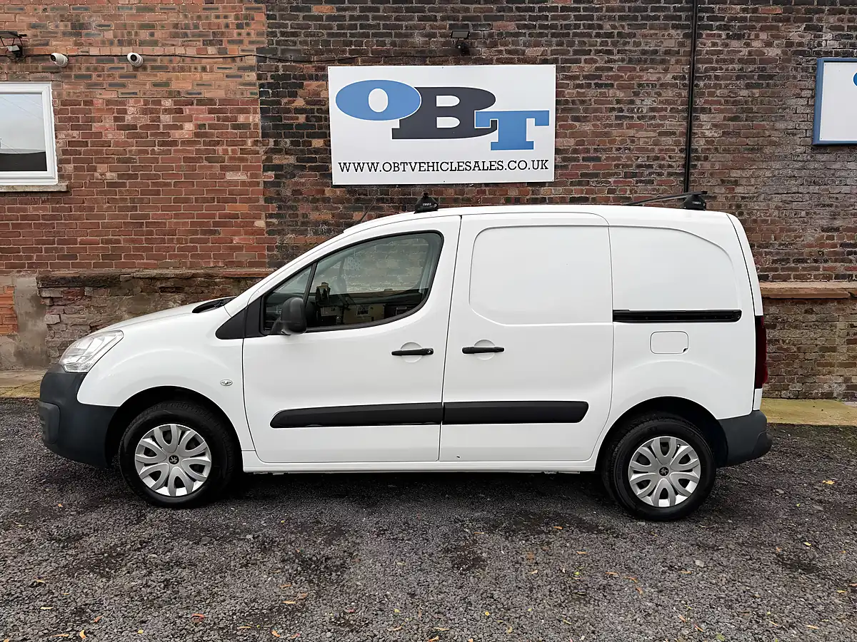 Used 2016 Peugeot Partner 850 Professional White - Interior and Exterior details 6