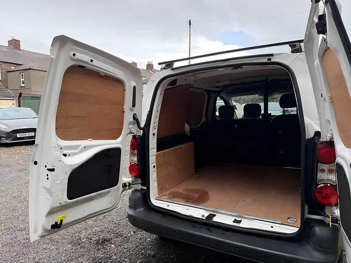 Used 2016 Peugeot Partner 850 Professional White - Interior and Exterior details 9