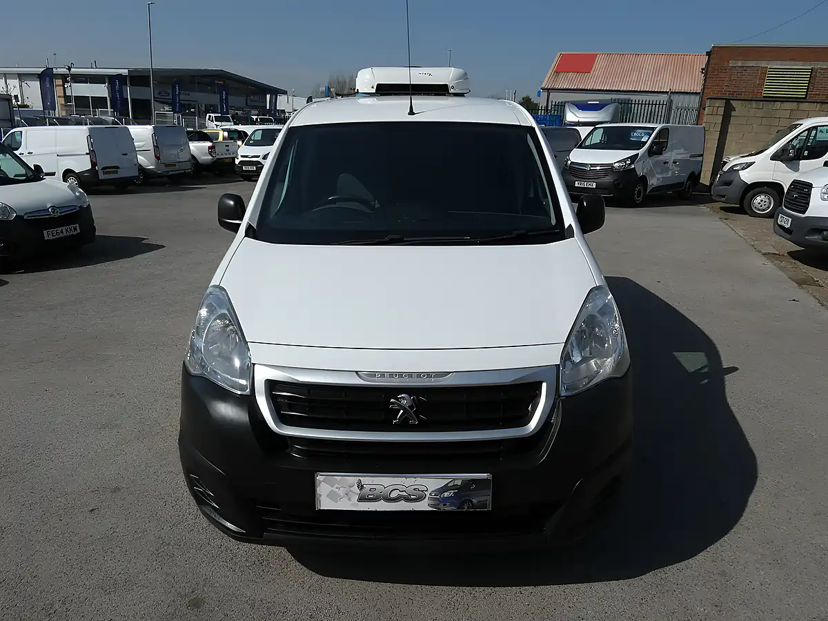 Used 2016 Peugeot Partner 850 S White - Interior and Exterior details 12