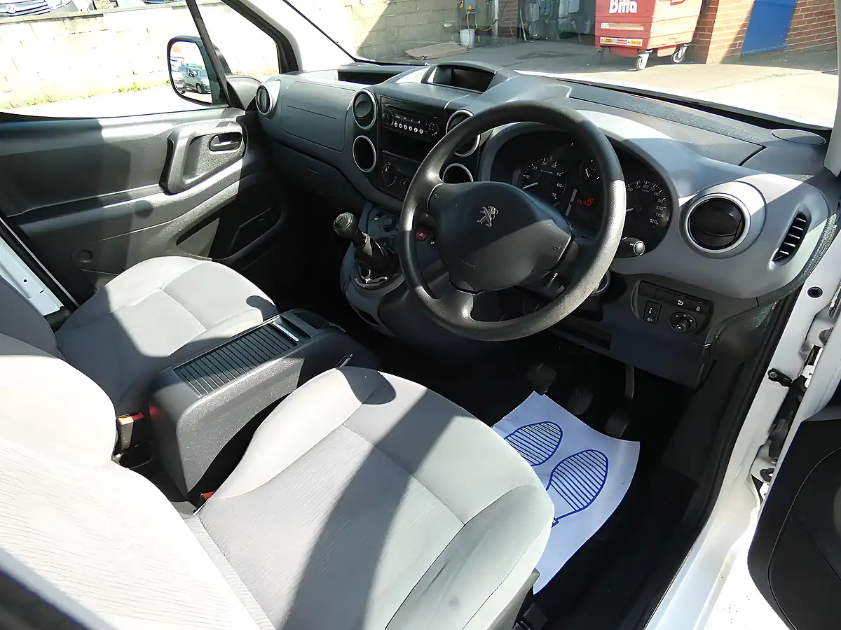 Used 2016 Peugeot Partner 850 S White - Interior and Exterior details 16