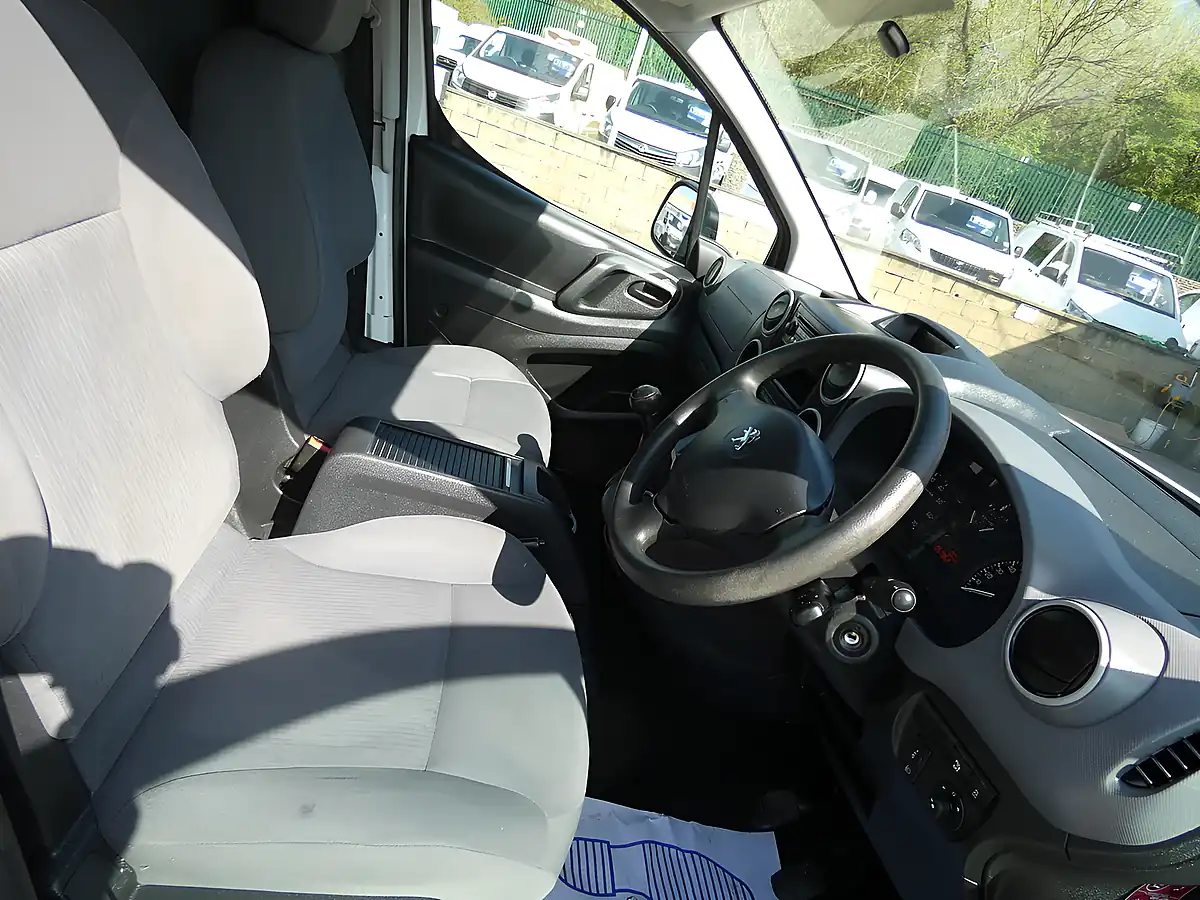 Used 2016 Peugeot Partner 850 S White - Interior and Exterior details 2