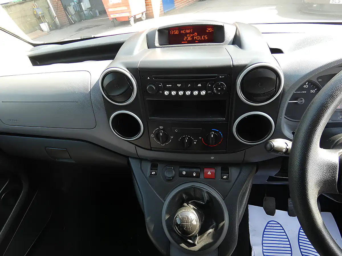 Used 2016 Peugeot Partner 850 S White - Interior and Exterior details 8
