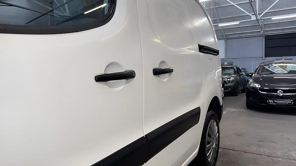 Used 2016 Peugeot Partner 850 S White - Interior and Exterior details 16