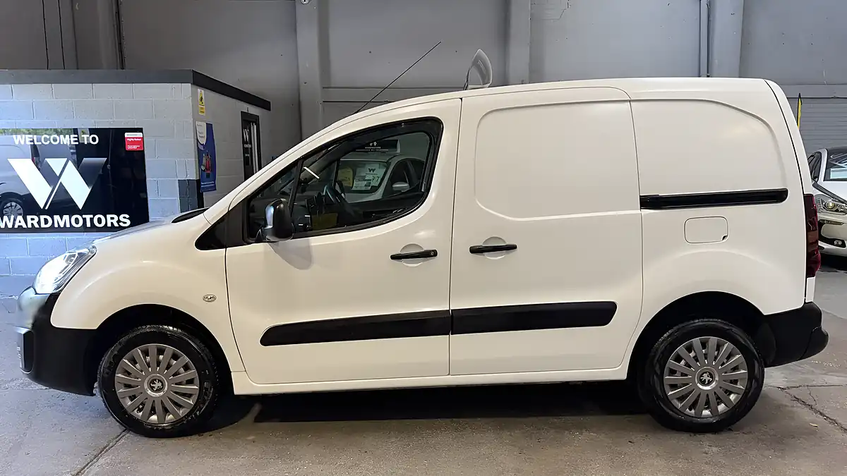 Used 2016 Peugeot Partner 850 S White - Interior and Exterior details 2