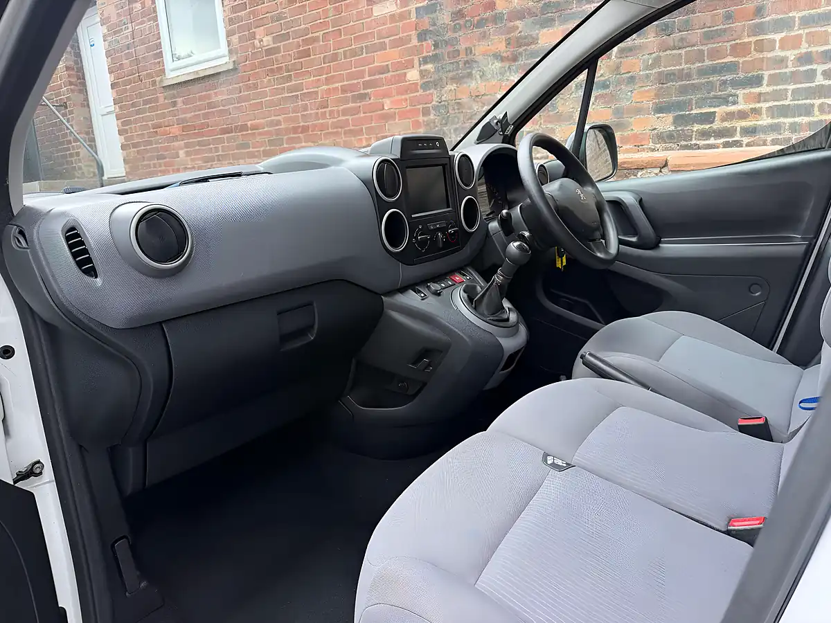 Used 2016 Peugeot Partner Professional L1 White - Interior and Exterior details 11