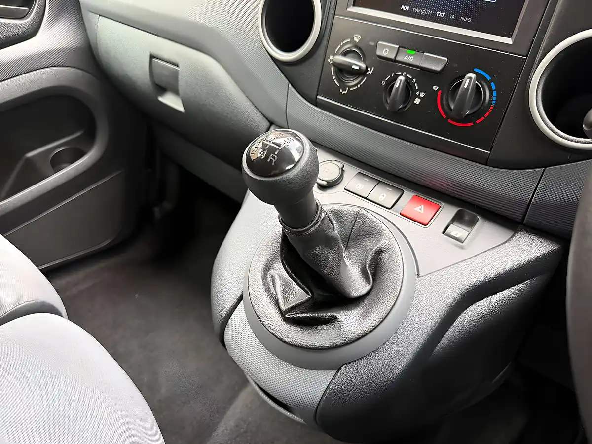Used 2016 Peugeot Partner Professional L1 White - Interior and Exterior details 16