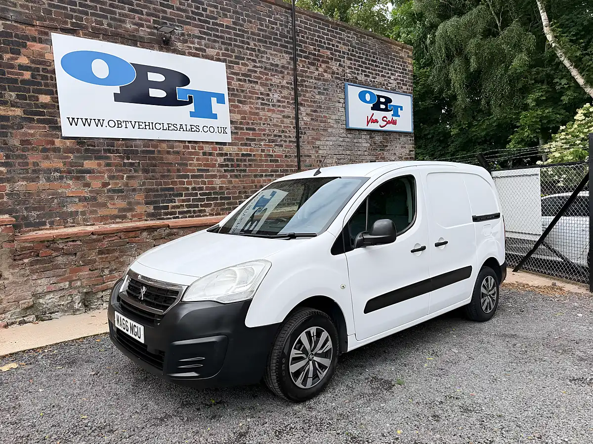 Used 2016 Peugeot Partner Professional L1 White - Interior and Exterior details 4