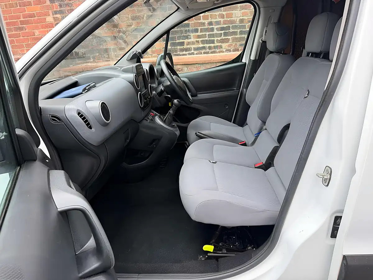 Used 2016 Peugeot Partner Professional L1 White - Interior and Exterior details 9