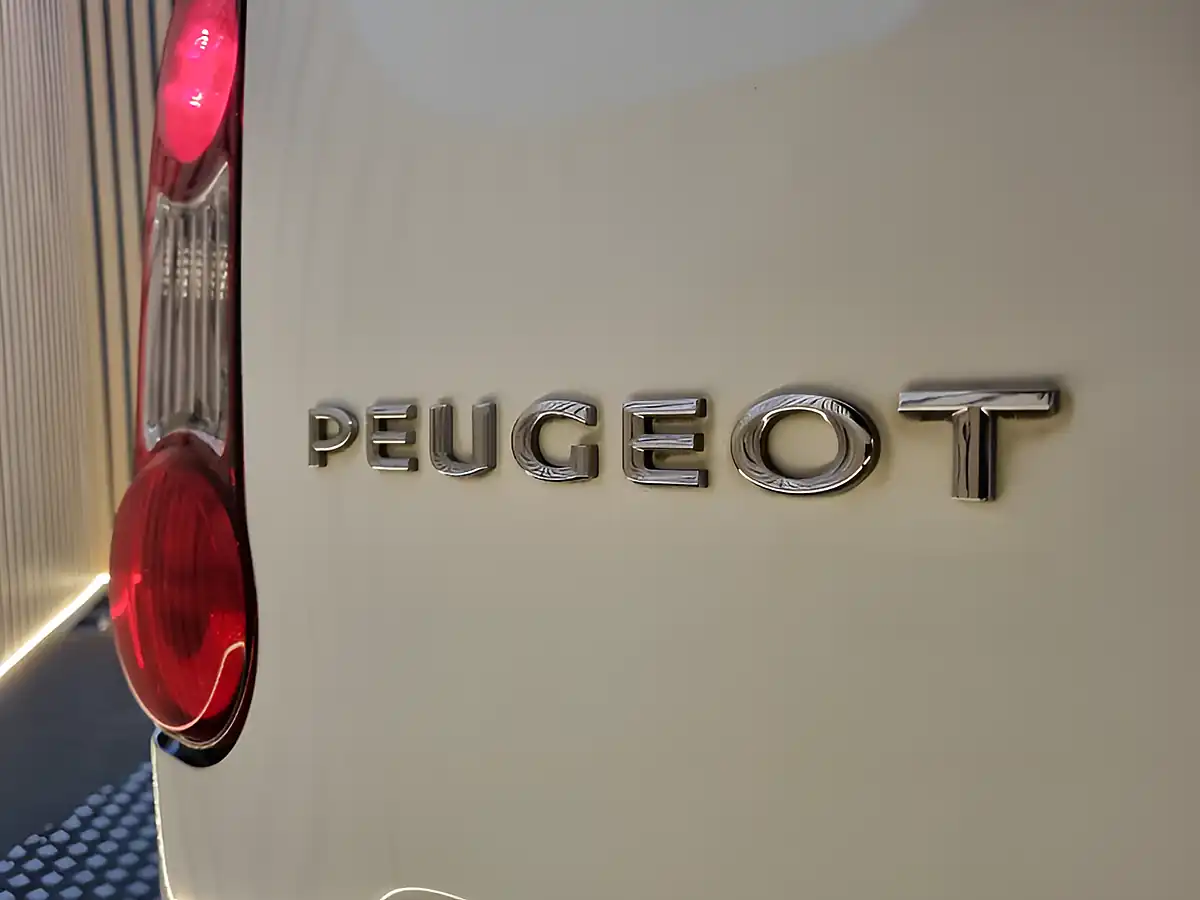 Used 2016 Peugeot Partner Professional White - Interior and Exterior details 14