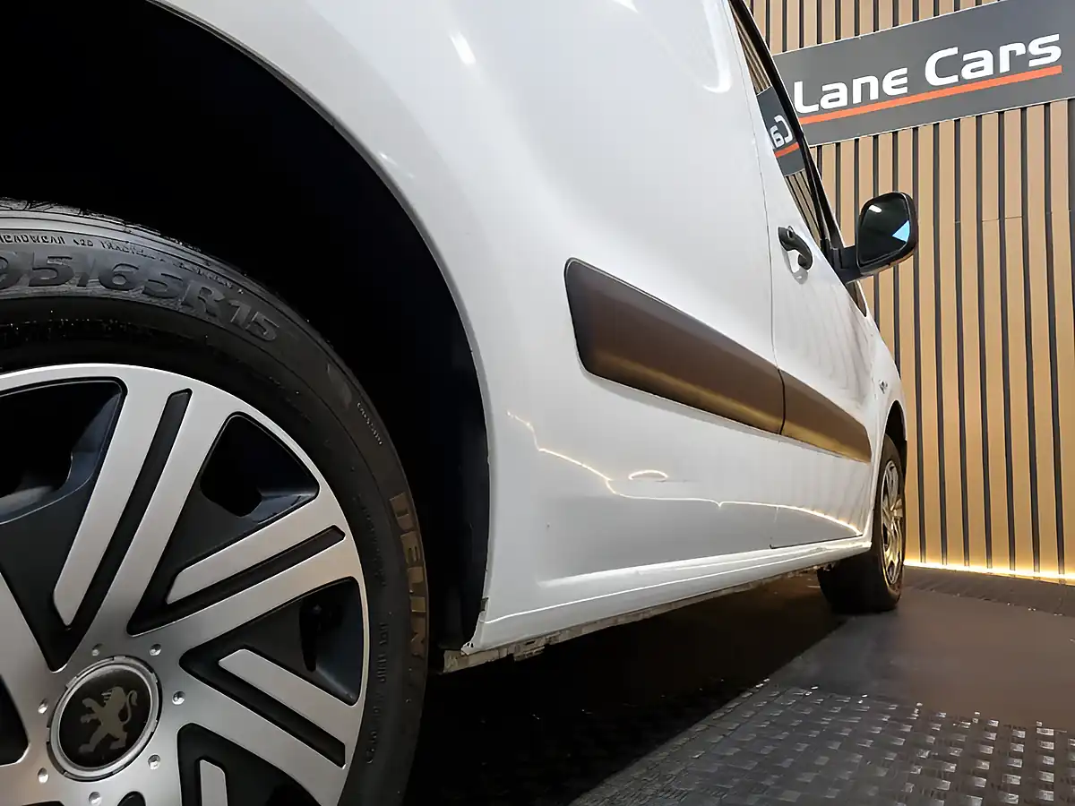 Used 2016 Peugeot Partner Professional White - Interior and Exterior details 15