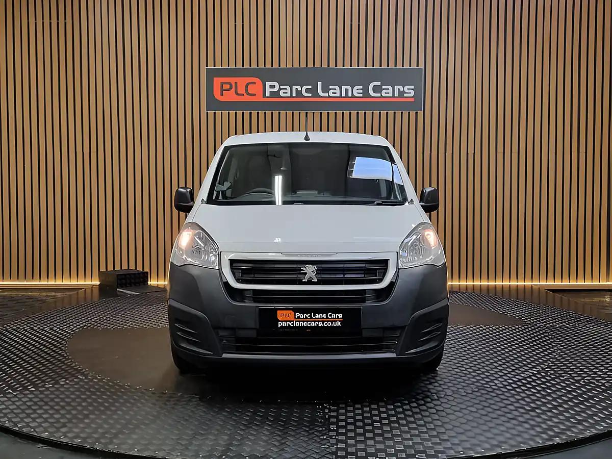 Used 2016 Peugeot Partner Professional White - Interior and Exterior details 3