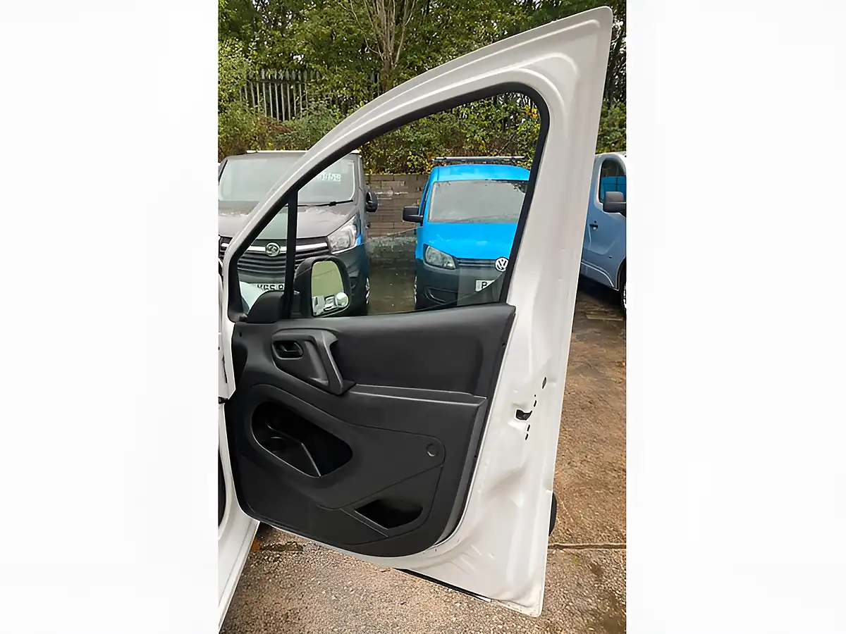 Used 2016 Peugeot Partner S Crew Van White - Interior and Exterior details 12
