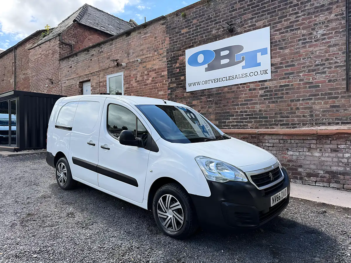 Used 2016 Peugeot Partner Se White - Front View