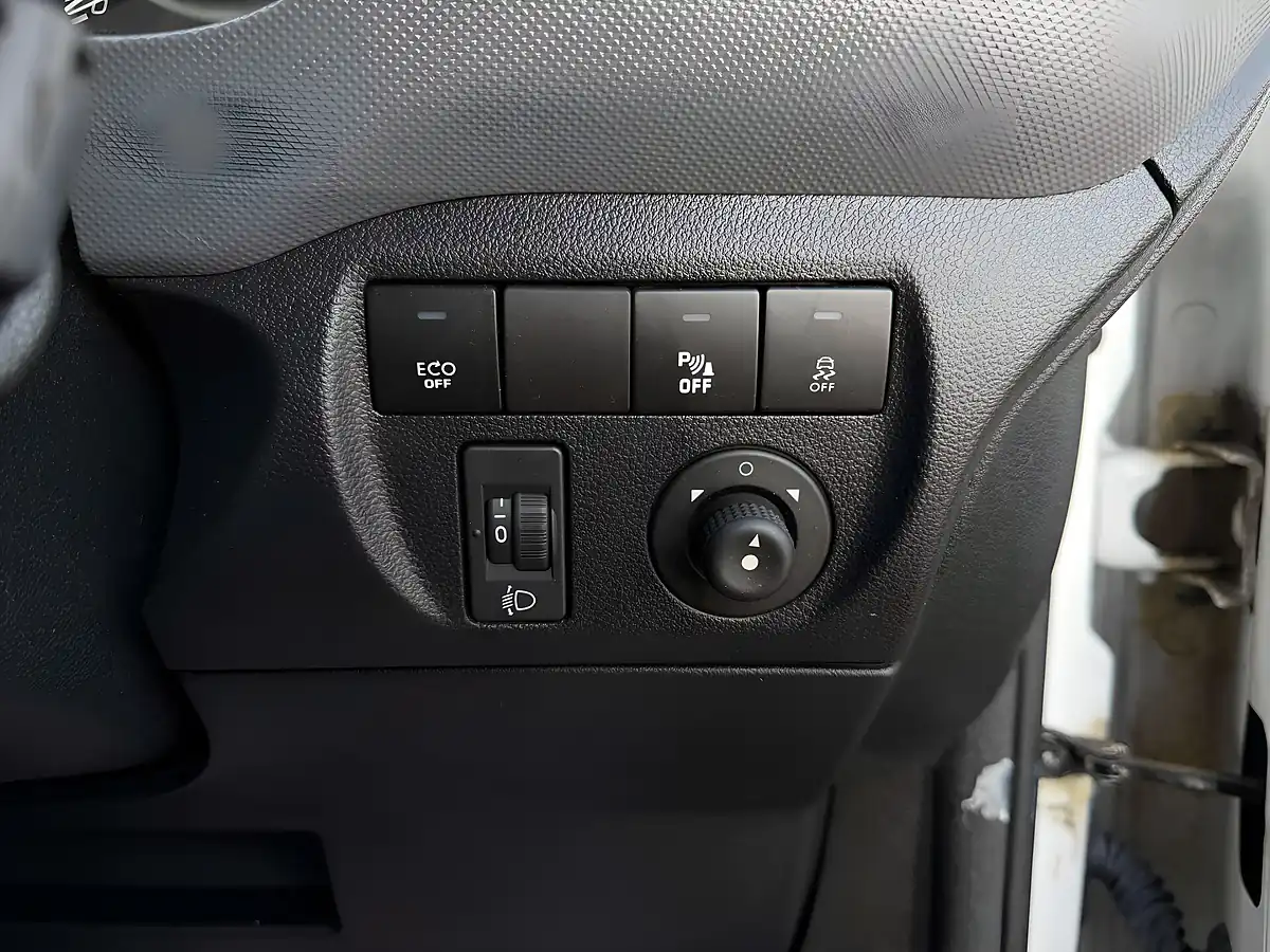 Used 2016 Peugeot Partner Se White - Interior and Exterior details 14