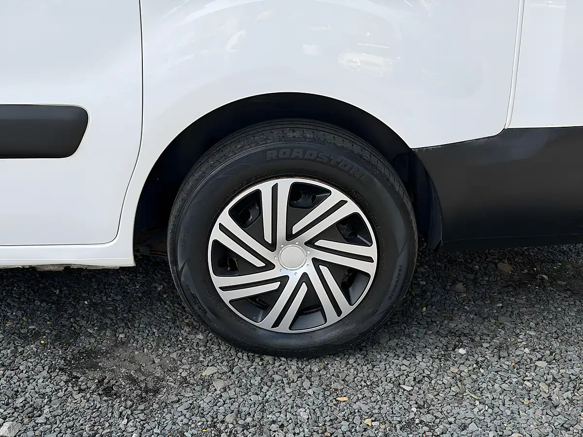 Used 2016 Peugeot Partner Se White - Interior and Exterior details 18