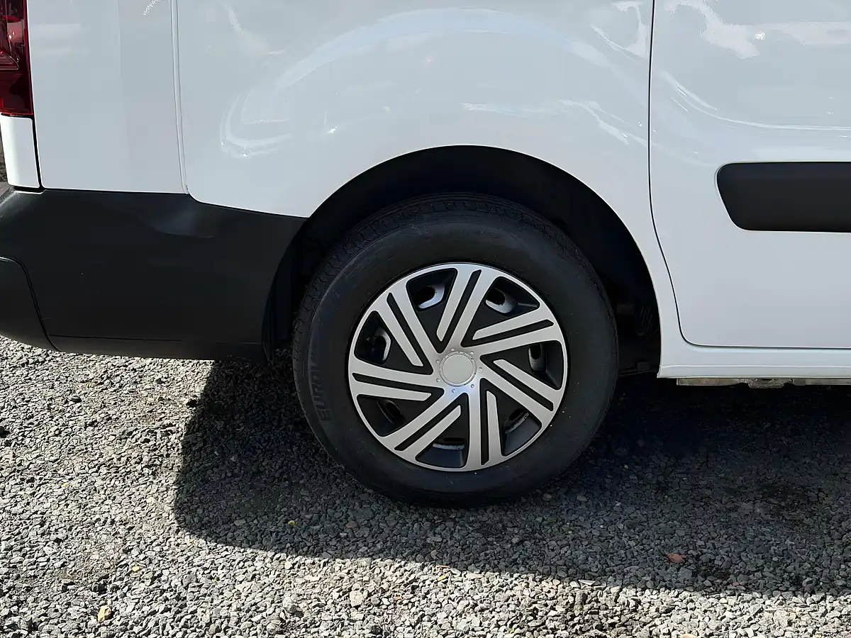 Used 2016 Peugeot Partner Se White - Interior and Exterior details 19