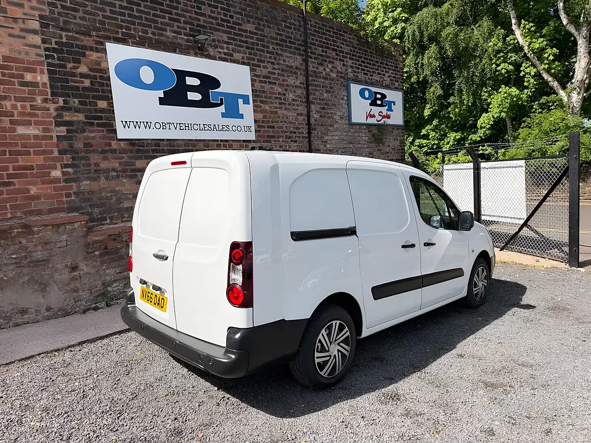 Used 2016 Peugeot Partner Se White - Interior and Exterior details 2