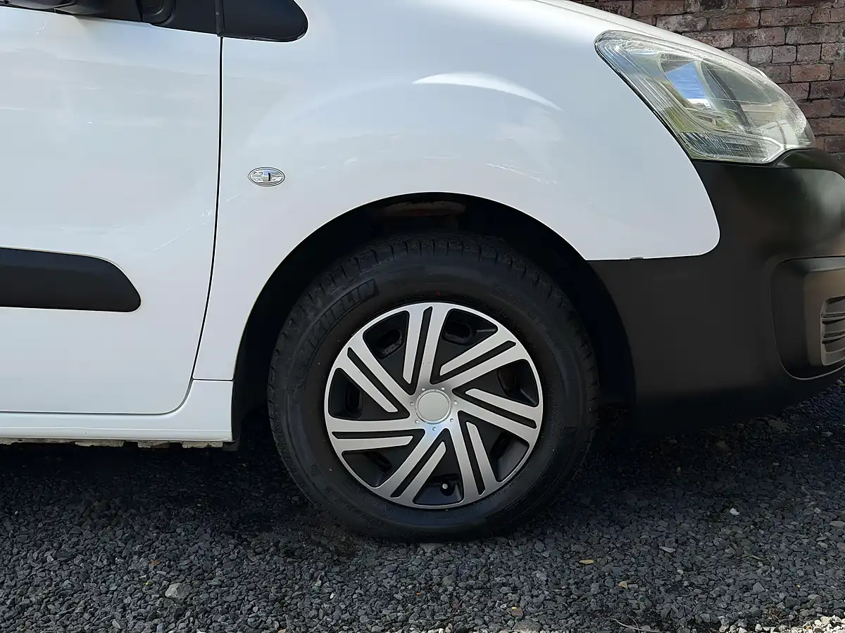 Used 2016 Peugeot Partner Se White - Interior and Exterior details 20