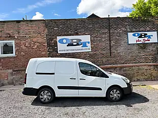 Used 2016 Peugeot Partner Se White - Interior and Exterior details 3
