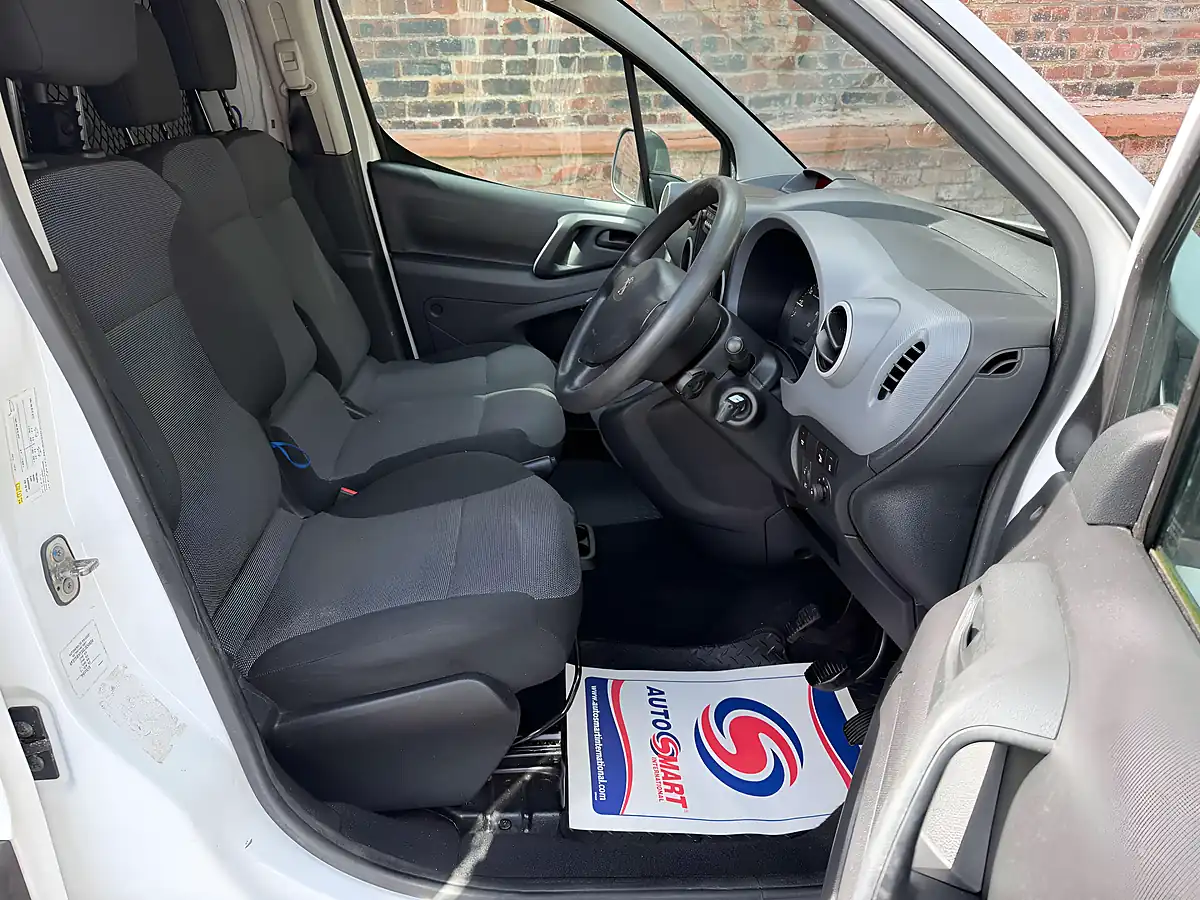 Used 2016 Peugeot Partner Se White - Interior and Exterior details 6