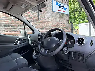 Used 2016 Peugeot Partner Se White - Interior and Exterior details 7