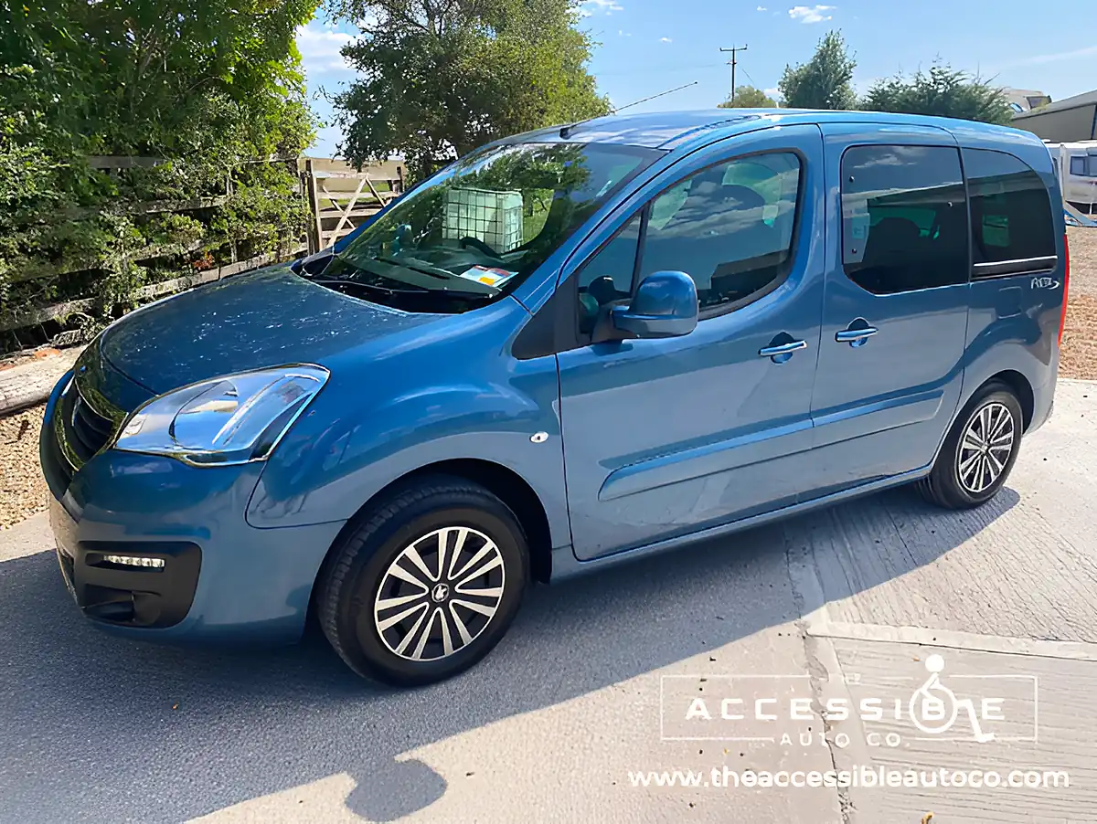 Used 2016 Peugeot Partner Tepee Active Blue - Interior and Exterior details 3