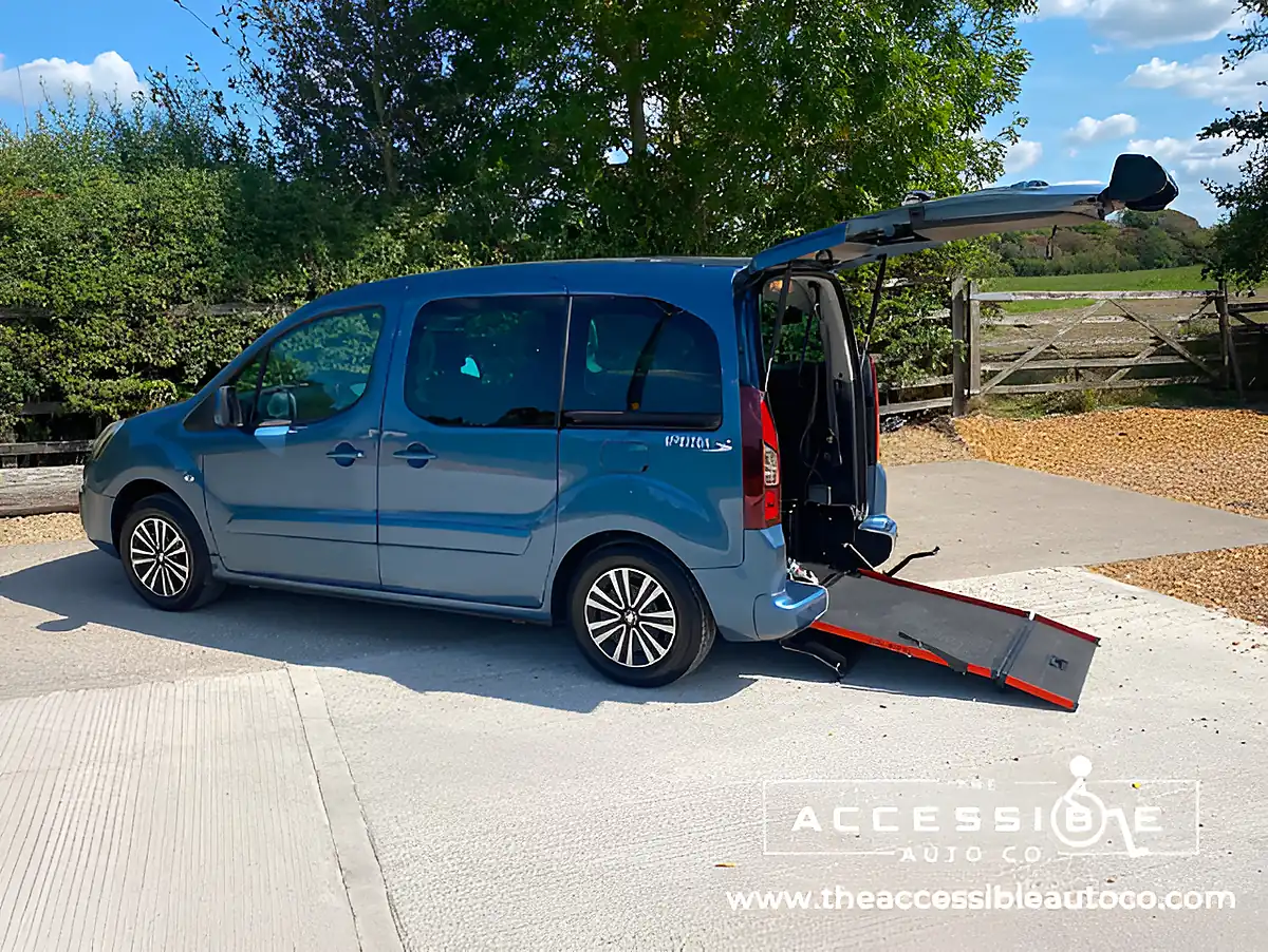 Used 2016 Peugeot Partner Tepee Active Blue - Interior and Exterior details 5