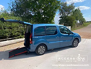 Used 2016 Peugeot Partner Tepee Active Blue - Interior and Exterior details 6