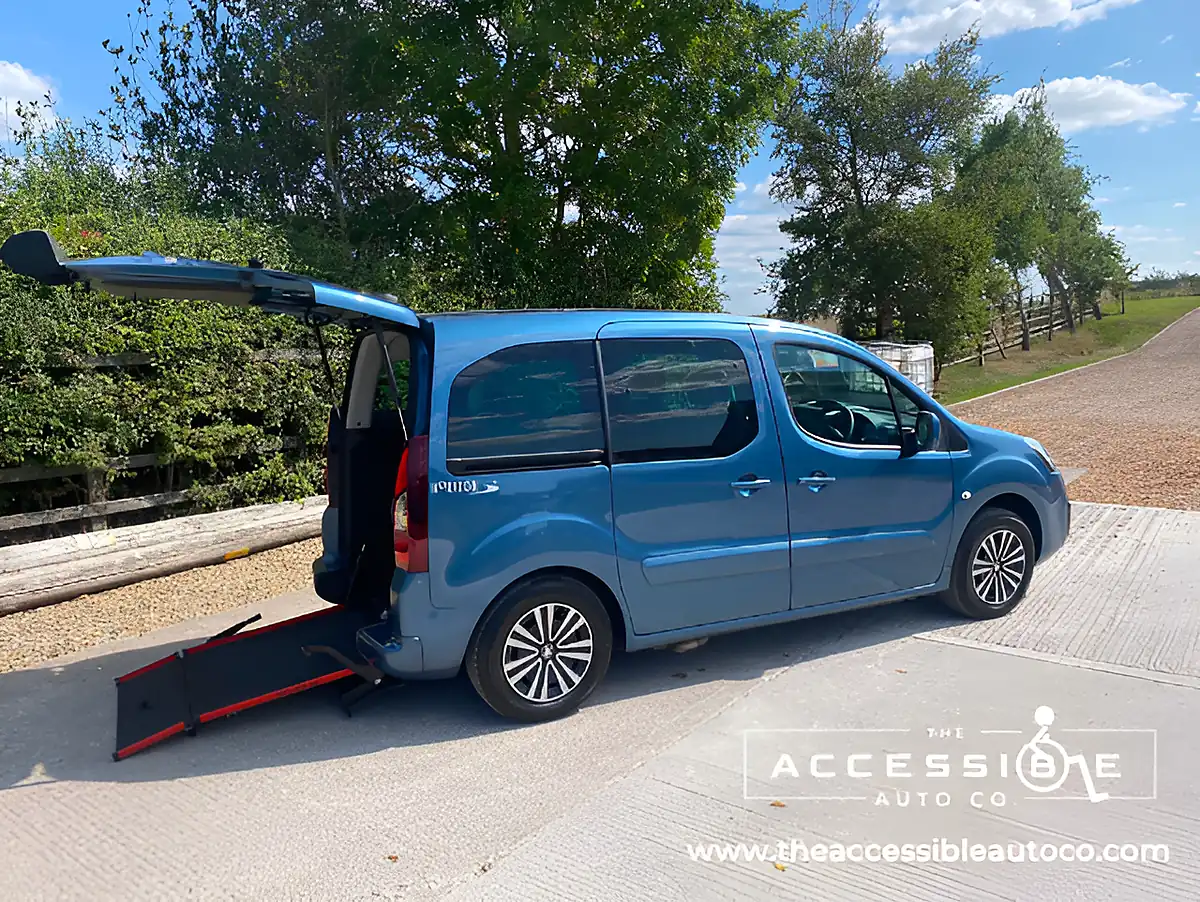Used 2016 Peugeot Partner Tepee Active Blue - Interior and Exterior details 6