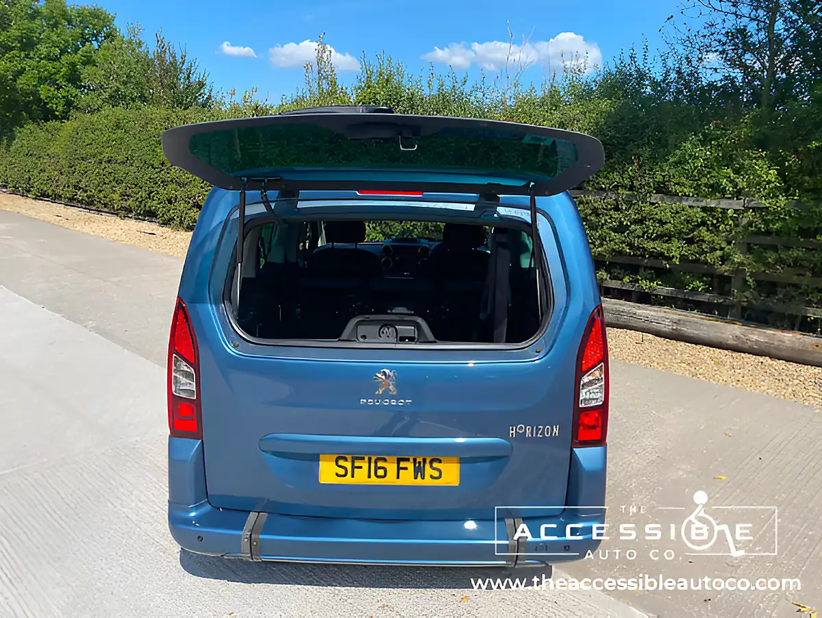 Used 2016 Peugeot Partner Tepee Active Blue - Interior and Exterior details 8