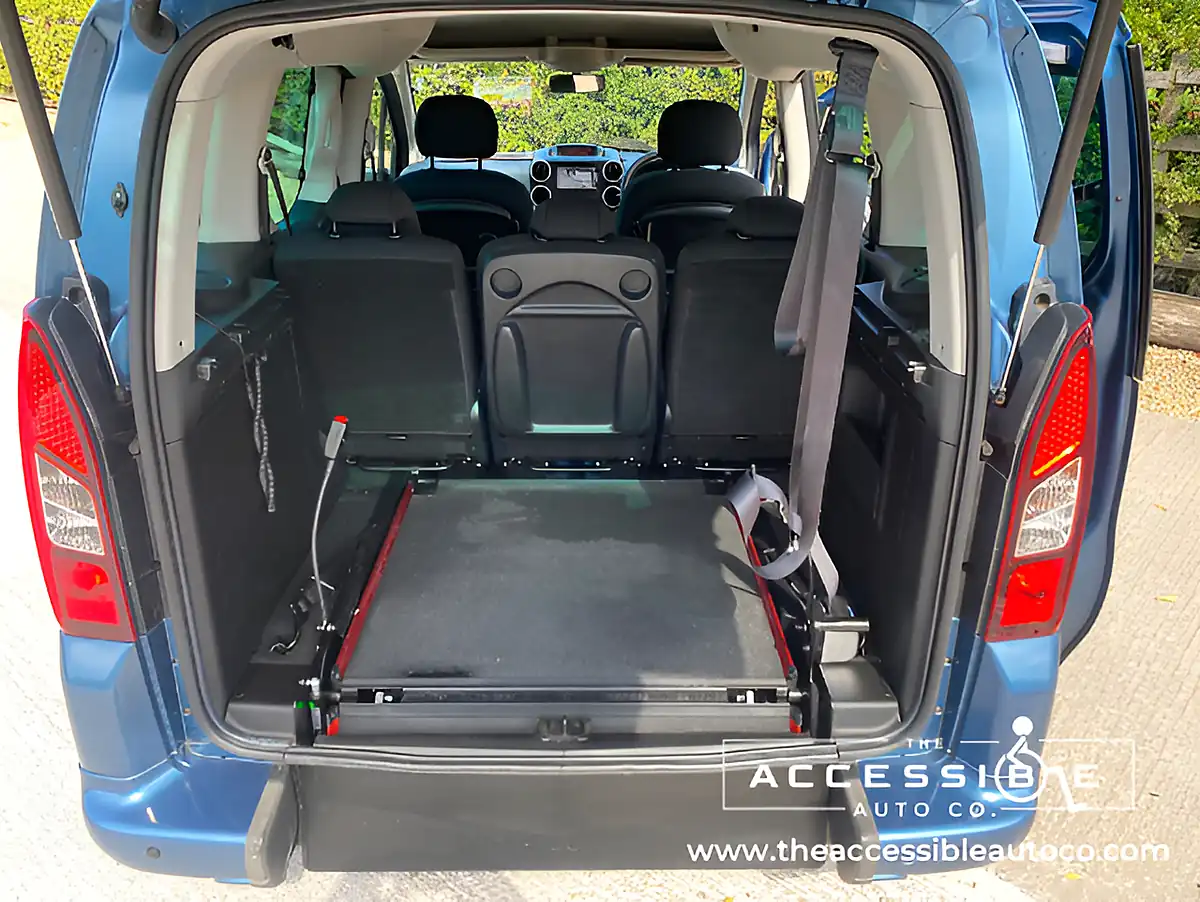 Used 2016 Peugeot Partner Tepee Active Blue - Interior and Exterior details 9
