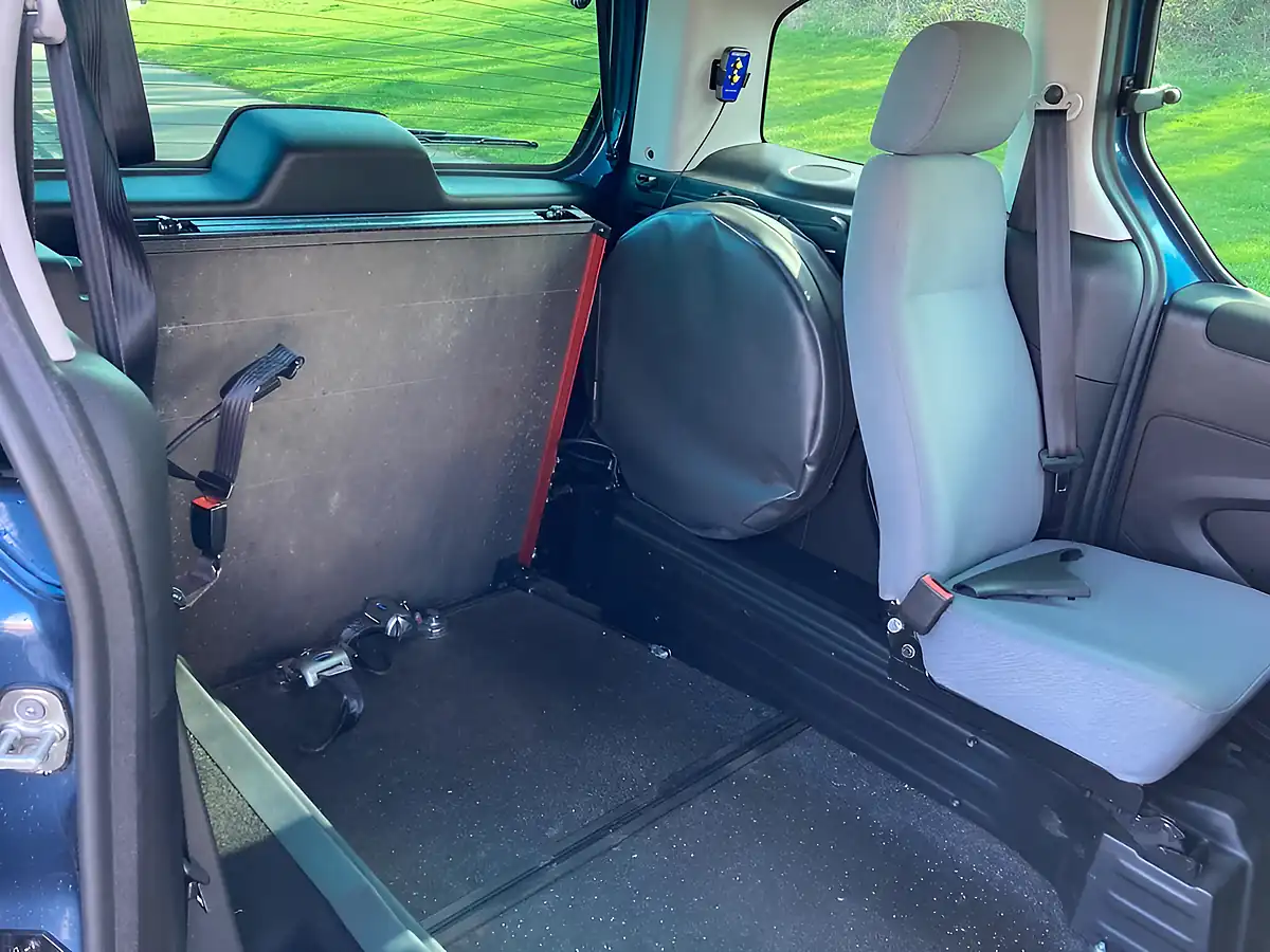 Used 2016 Peugeot Partner Tepee Active Blue - Interior and Exterior details 12