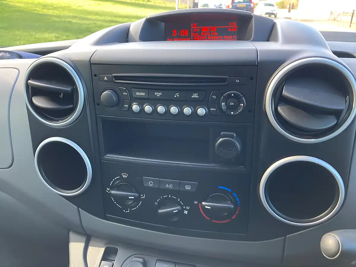 Used 2016 Peugeot Partner Tepee Active Blue - Interior and Exterior details 14