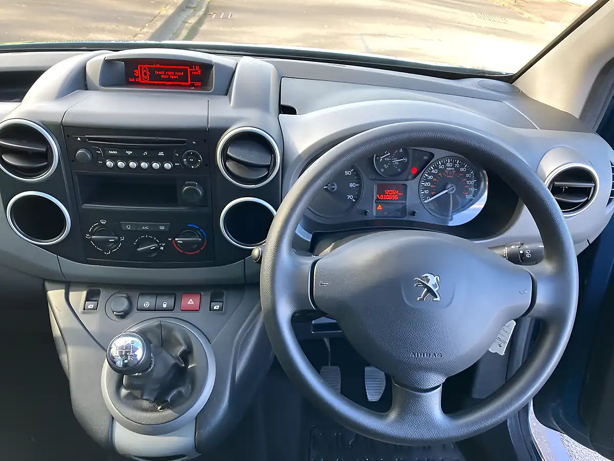 Used 2016 Peugeot Partner Tepee Active Blue - Interior and Exterior details 16