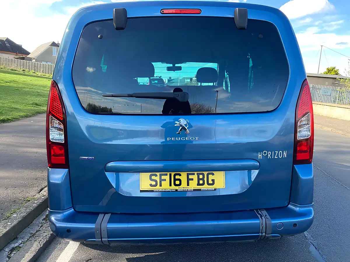 Used 2016 Peugeot Partner Tepee Active Blue - Interior and Exterior details 4