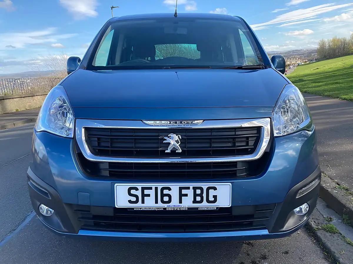 Used 2016 Peugeot Partner Tepee Active Blue - Interior and Exterior details 8