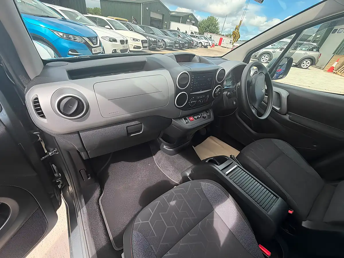 Used 2016 Peugeot Partner Tepee Active Grey - Interior and Exterior details 13