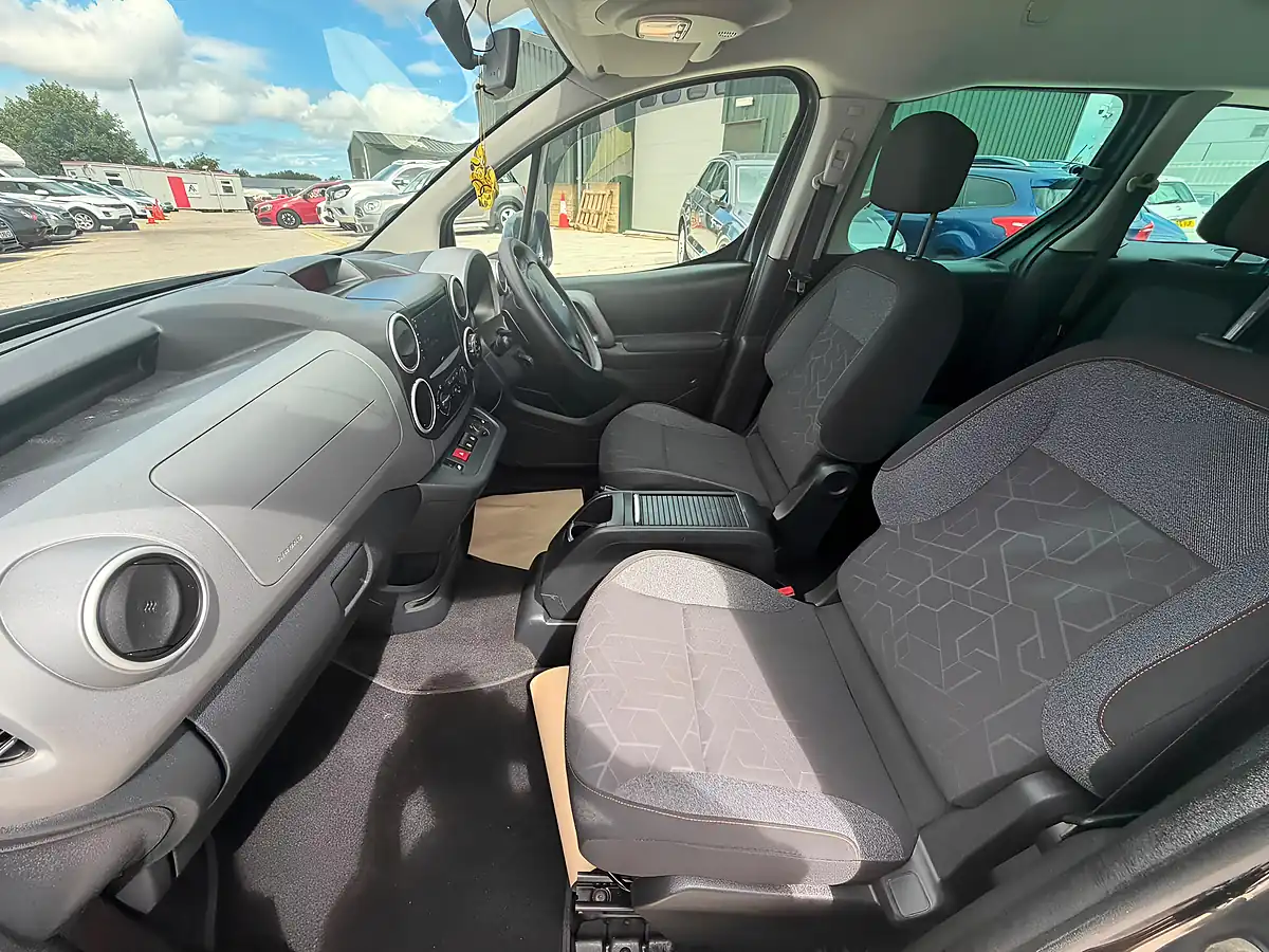 Used 2016 Peugeot Partner Tepee Active Grey - Interior and Exterior details 18