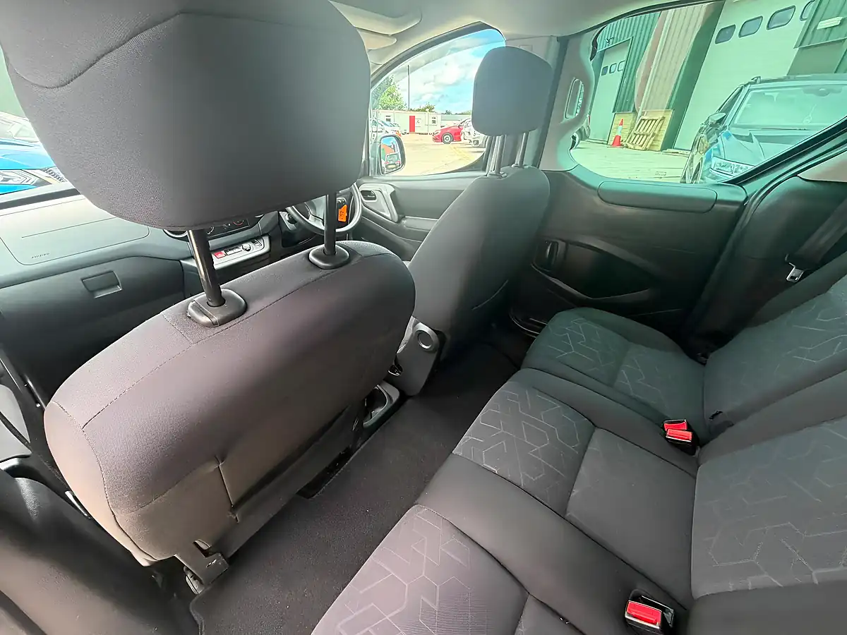 Used 2016 Peugeot Partner Tepee Active Grey - Interior and Exterior details 19
