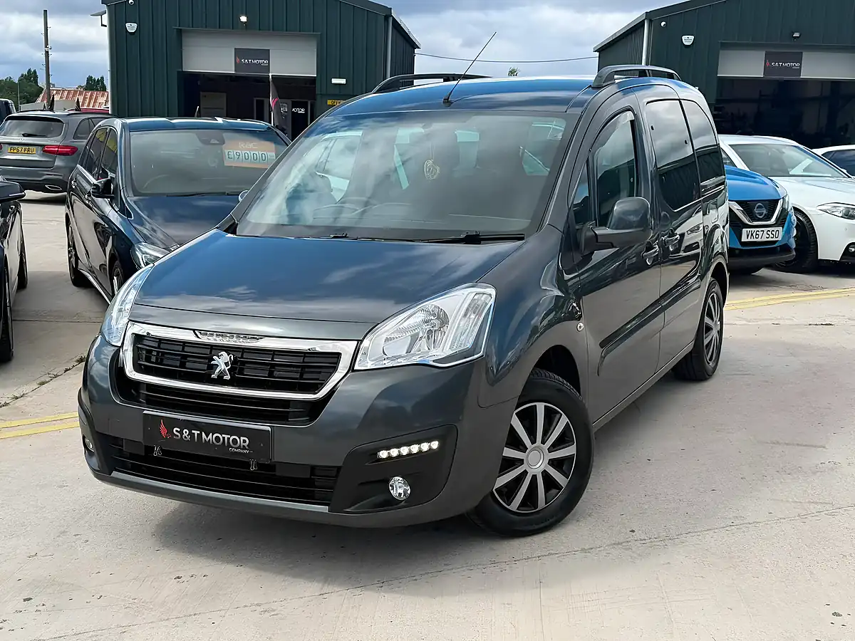 Used 2016 Peugeot Partner Tepee Active Grey - Interior and Exterior details 6