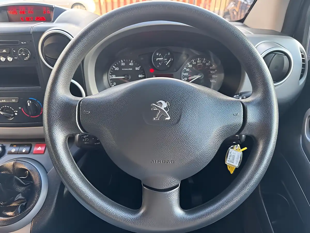 Used 2016 Peugeot Partner Tepee Active Silver - Interior and Exterior details 15