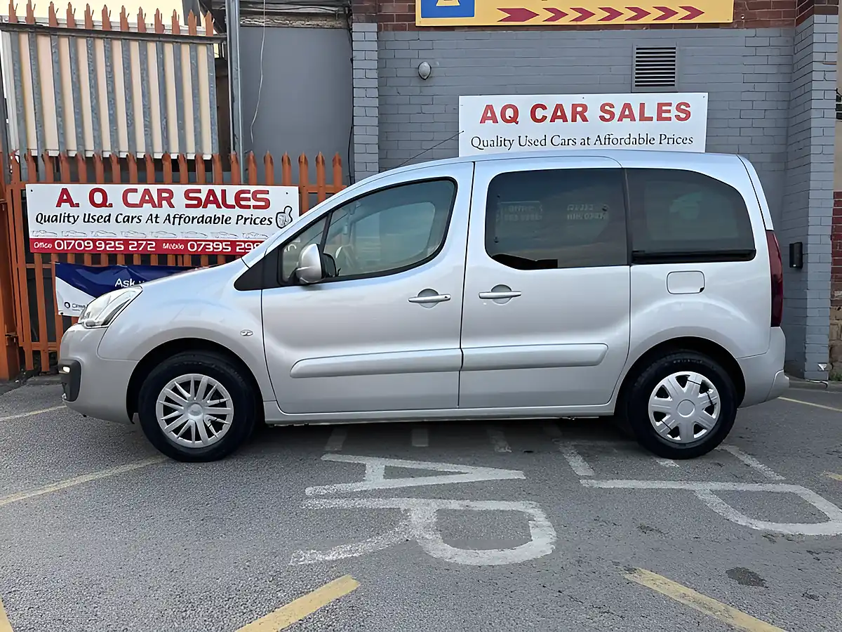 Used 2016 Peugeot Partner Tepee Active Silver - Interior and Exterior details 4