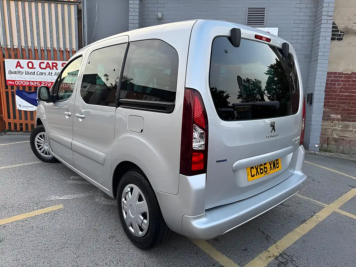 Used 2016 Peugeot Partner Tepee Active Silver - Interior and Exterior details 5