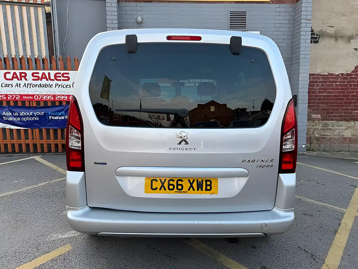 Used 2016 Peugeot Partner Tepee Active Silver - Interior and Exterior details 6