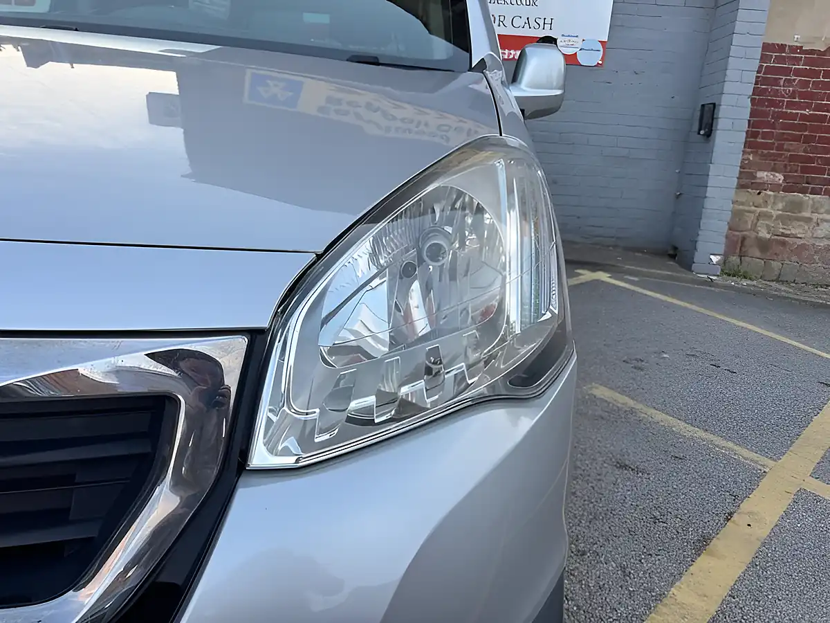 Used 2016 Peugeot Partner Tepee Active Silver - Interior and Exterior details 9