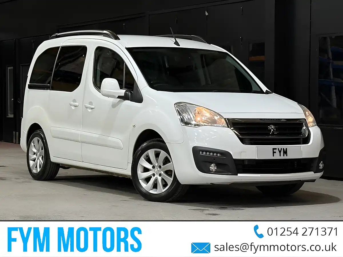 Used 2016 Peugeot Partner Tepee Allure White - Front View
