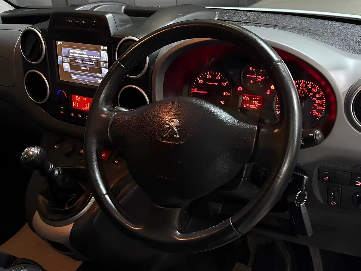 Used 2016 Peugeot Partner Tepee Allure White - Interior and Exterior details 11