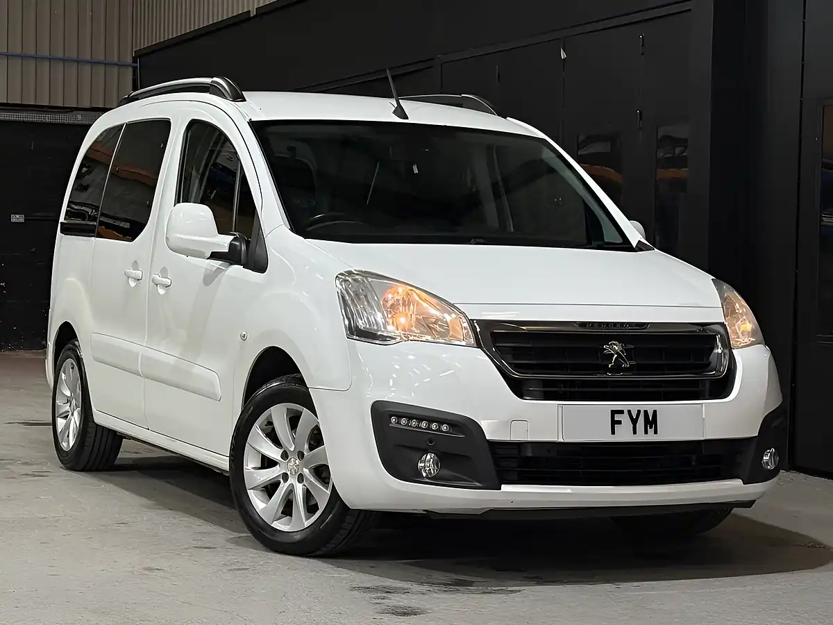 Used 2016 Peugeot Partner Tepee Allure White - Interior and Exterior details 3